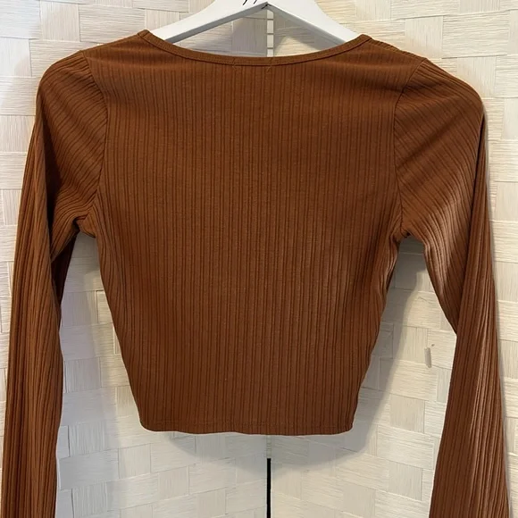 Bozzolo Long-Sleeve Cropped Top - Picture 6 of 7